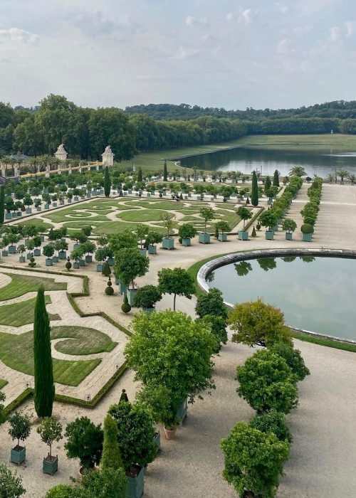 jardin d'un château pour une promenade en amoureux